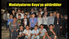 Kaya, şampiyon güreşçileri ağırladı
