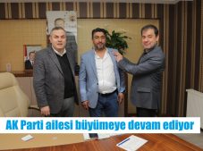Eski başkana AK Parti rozeti